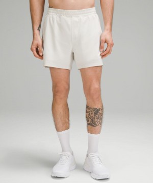Σορτσ Lululemon Pace Breaker Lined 5" ανδρικα Μπεζ | Greece-4302716