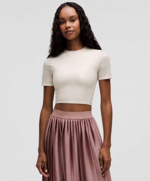 μπλουζακια Lululemon Wundermost Ultra-Soft Nulu Crewneck Cropped Shine γυναικεια Μπεζ | Greece-3510864
