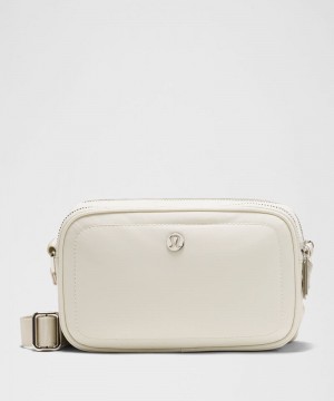 τσάντεσ χιαστί Lululemon Crossbody Camera Bag 2L γυναικεια Μπεζ | Greece-5143967
