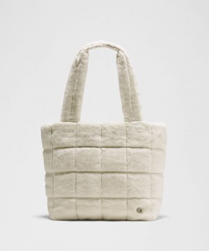 τσάντεσ tote Lululemon Quilted Grid 12L Plush Fleece γυναικεια Μπεζ | Greece-6891205